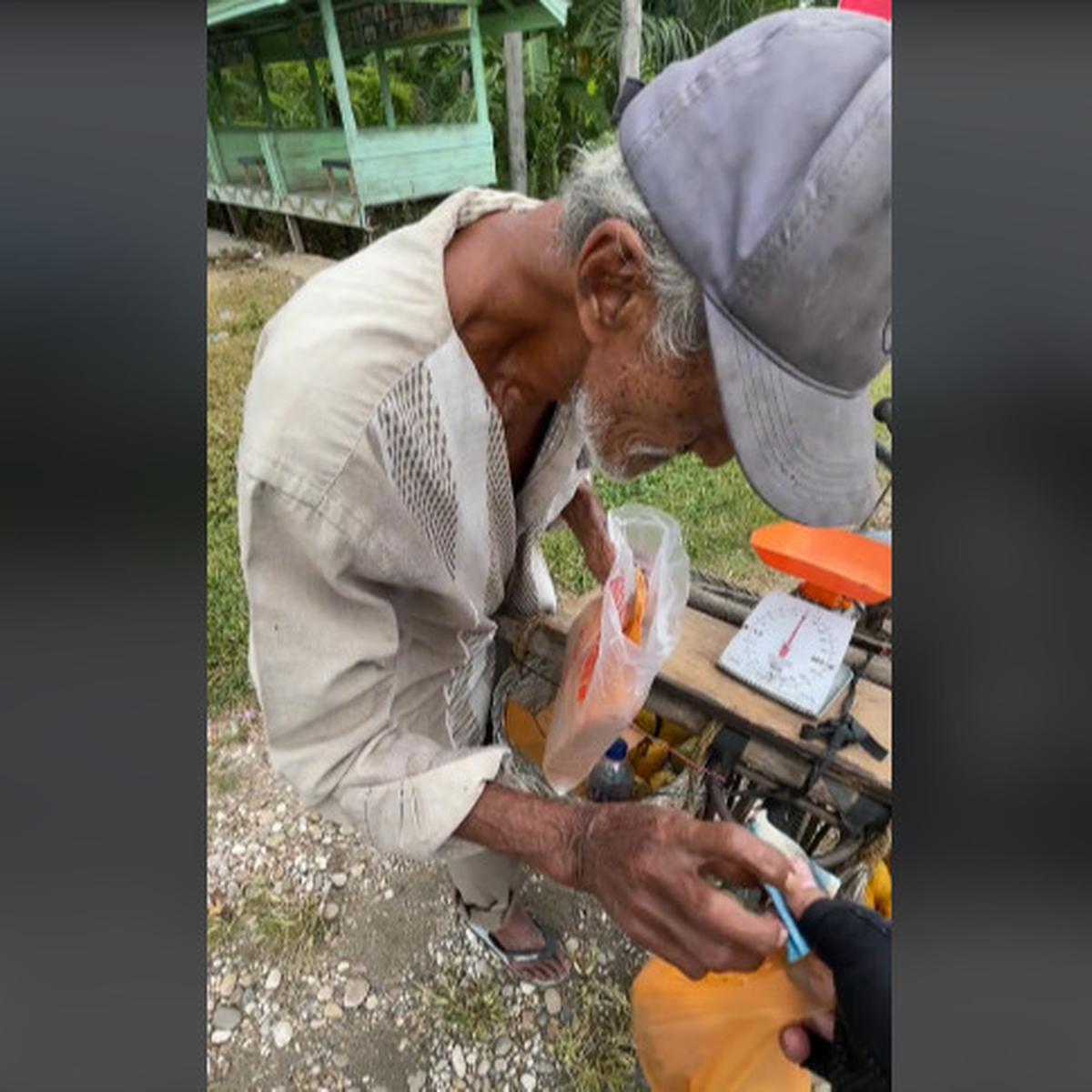 Sosok Kakek Penjual Mangga Keliling dengan Sepeda di Aceh ini Ternyata Keturunan Nabi Muhammad SAW