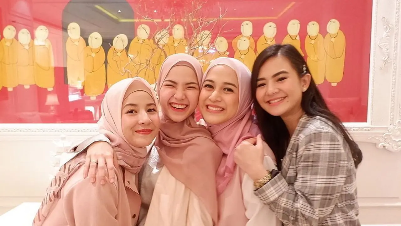 Jadi YouTuber, Ini 7 Momen Kompak Geng Artis The Berempat Aja