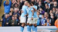 Skuad Manchester City merayakan gol pertama Erling Haaland ke gawang Everton di pekan ke delapan Premier League 2025/2026 di Etihad Stadium, Sabtu (18/10/2025) malam WIB. (AP Photo/Dave Thompson)