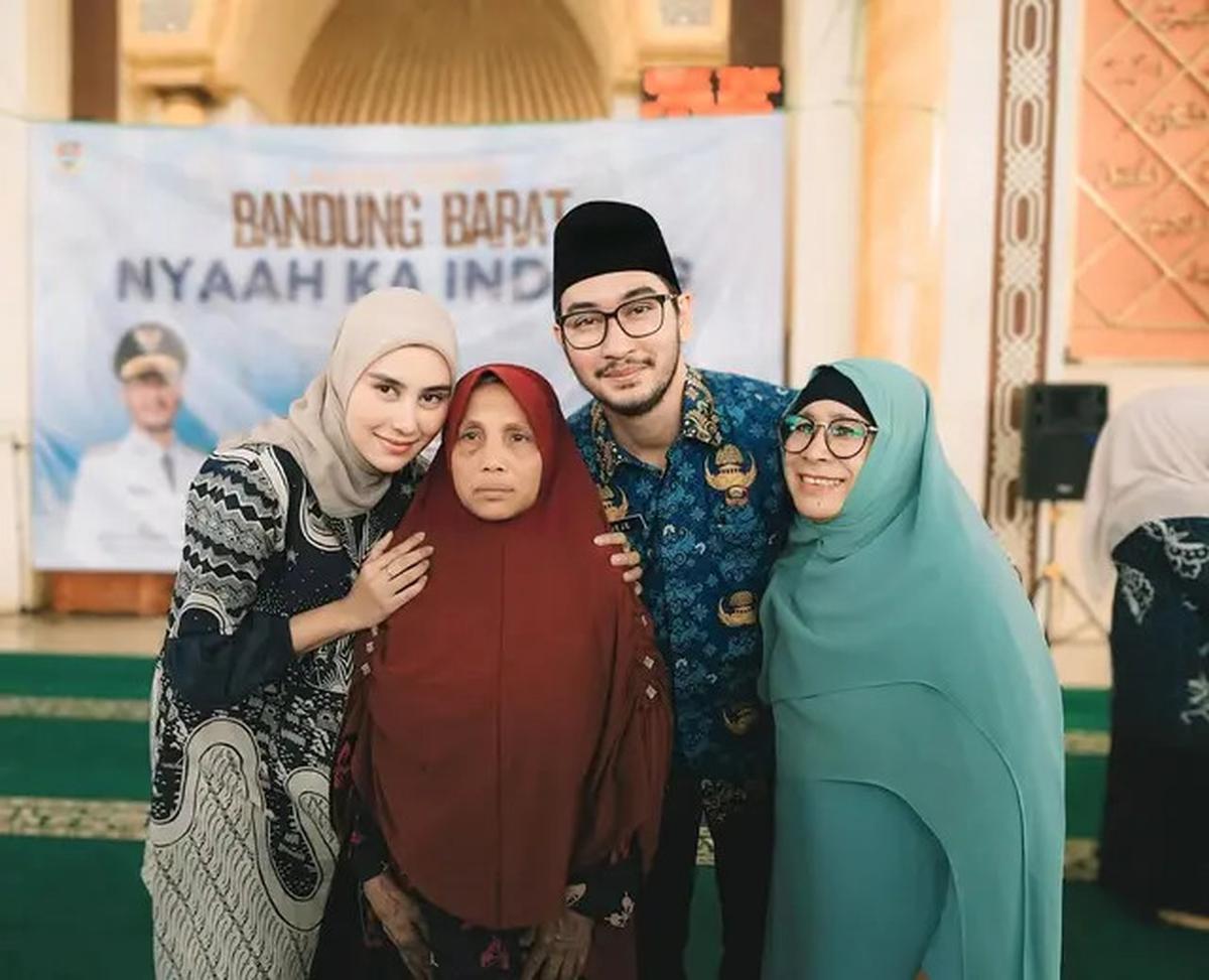 7 Inspirasi Batik Klasik ala Artis yang Kini Jadi Ibu Pejabat, Tampil Stylish dan Profesional