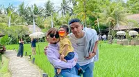 Liburan Fuji Bareng Baby Gala. (Sumber: Instagram/fuji_an)