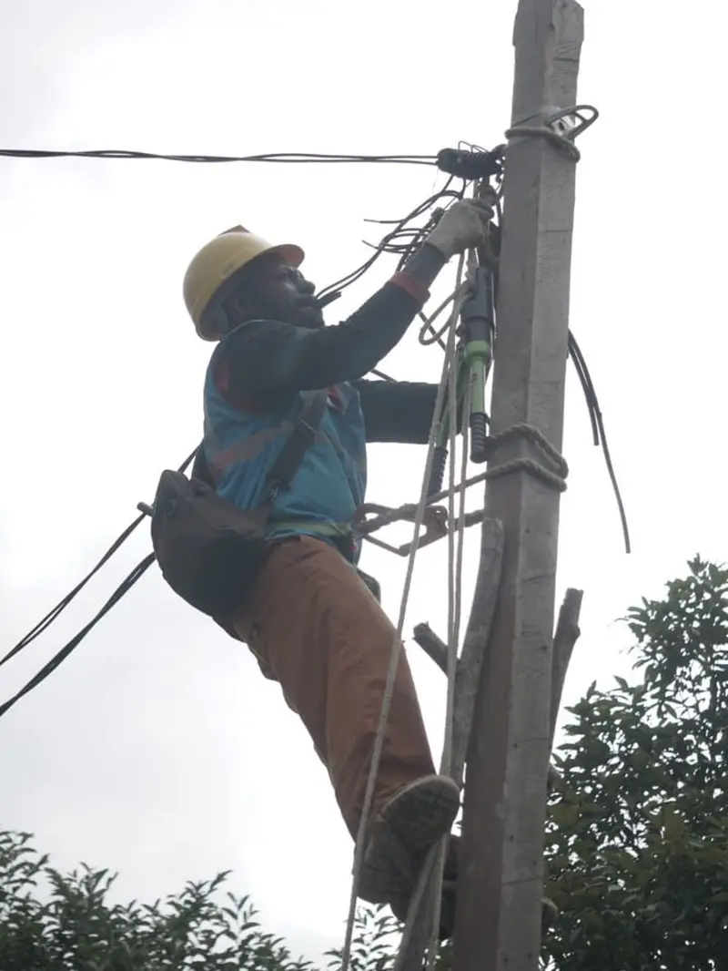 PLN melaporkan, 36 rumah penduduk Desa Kwaebandan kini telah teraliri listrik yang bersumber dari pembangkit lsitrik tenaga air (Piko Hidro). Dok Kemeterian BUMN.