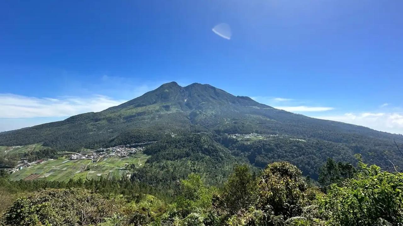 5 Gunung Terindah di Jawa Tengah dengan Pemandangan yang Memukau, Wajib Dikunjungi