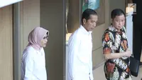 Presiden Joko Widodo bersama Plt Dirut PLN Sripeni Inten Cahyani dan Menteri ESDM Ignasius Jonan usai menggelar rapat di Kantor Pusat PLN (Persero), Jakarta, Senin (5/8/2019). Jokowi meminta penjelasan menyusul peristiwa pemadaman listrik di hampir seluruh Pulau Jawa. (Liputan6.com/Angga Yuniar)