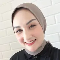 Mona Ratuliu Tampil Berhijab [instagram/monaratuliu]