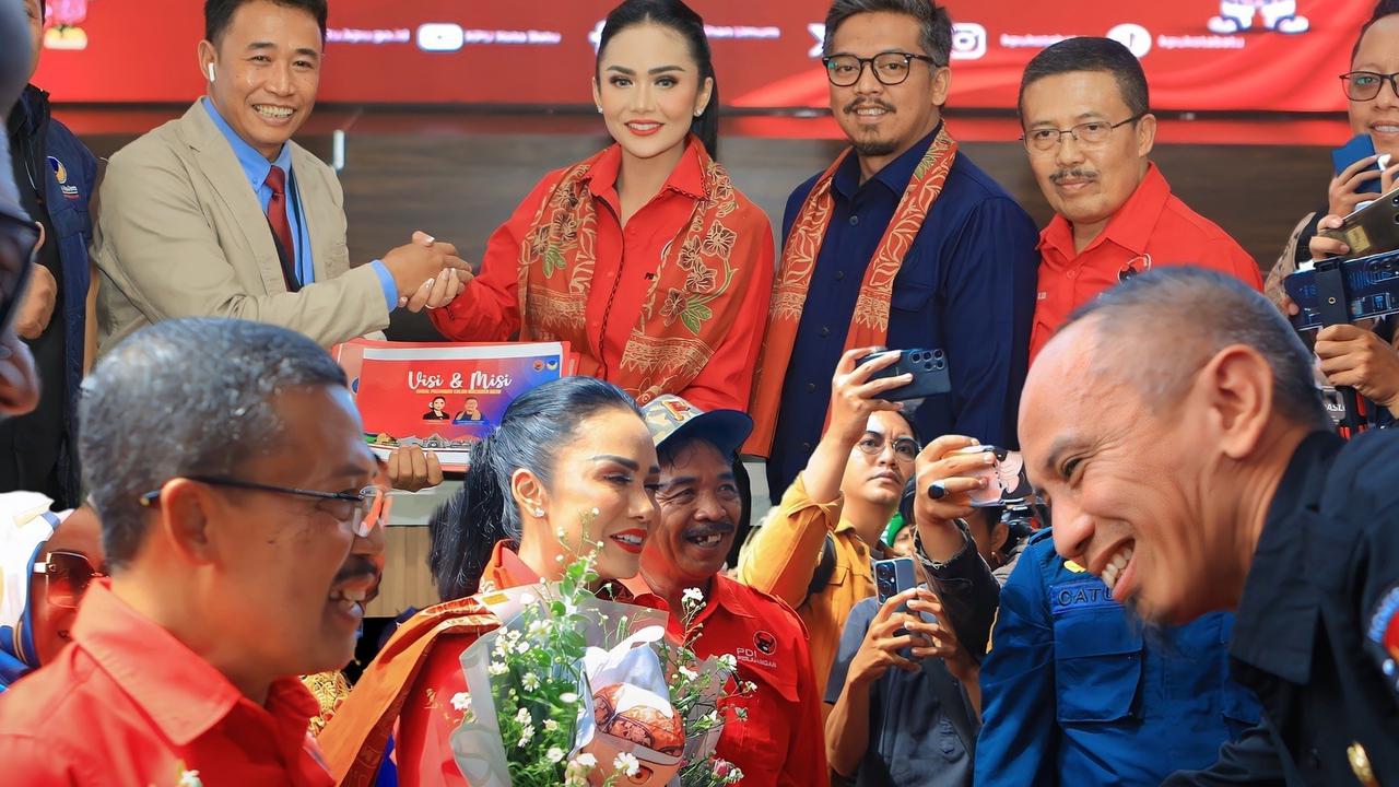 Potret Kris Dayanti Maju jadi Calon Wali Kota Batu