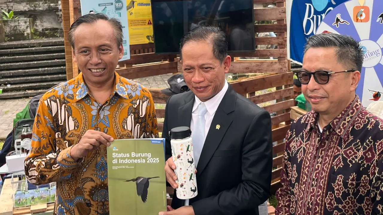 Menteri Lingkungan Hidup Hanif Faisol Nurofiq (tengah) Singgung Kearifan Lokal untuk Selamatkan Biodiversity di Hari Kehati 2025. (Dok: Liputan6.com/dyah)
