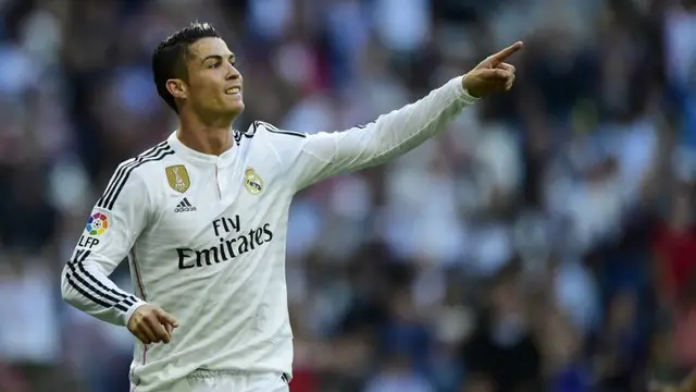 Cristiano Ronaldo asal Real Madrid mencetak gol indah di turnamen International  Champions Cup (ICC) 2013.