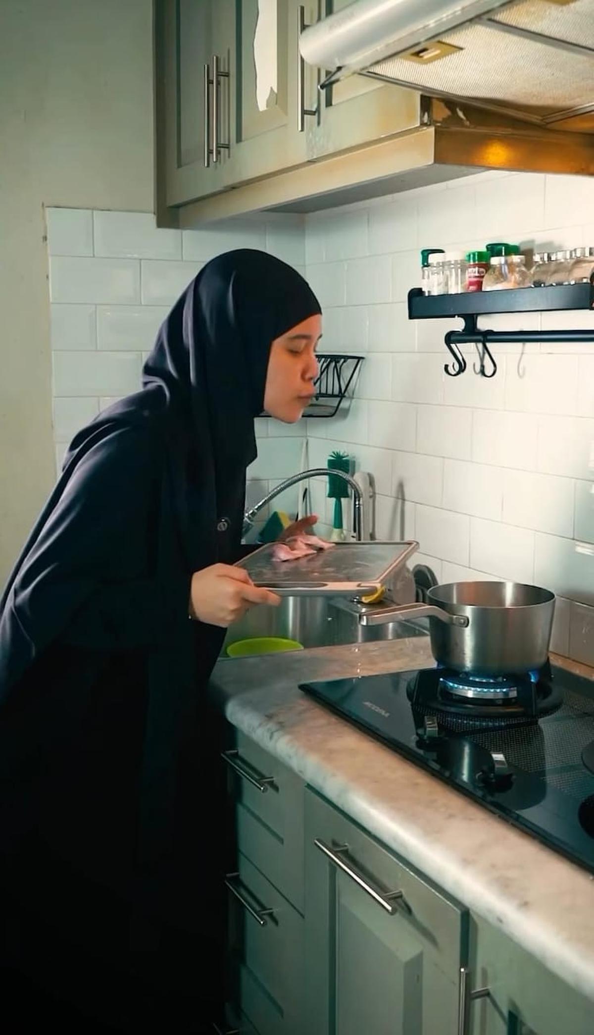 Potret Dapur Minimalis di Rumah Fati Indraloka, Istri Almarhum Babe Cabita yang Kini Gemar Bagikan Resep Makanan