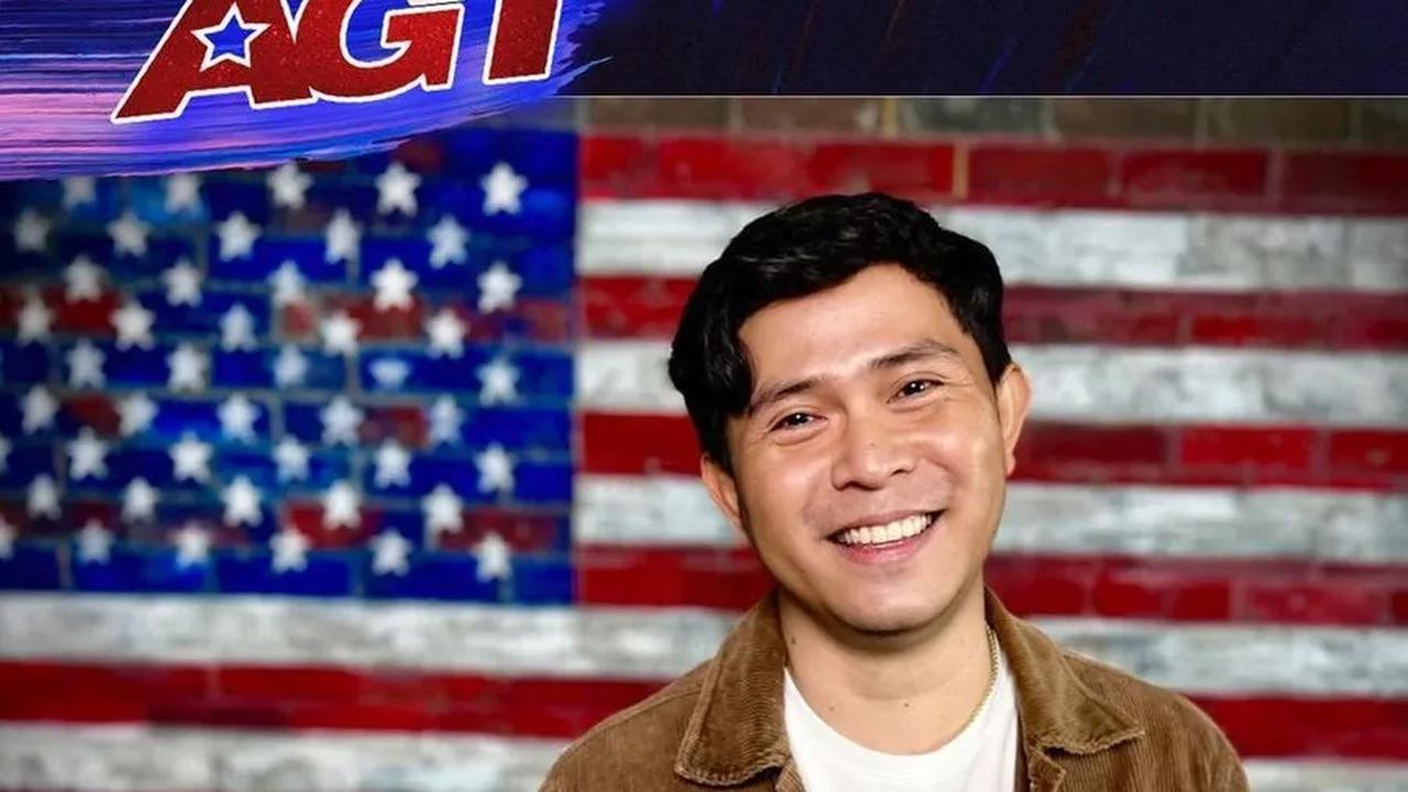 Nama penyanyi Cakra Khan tengah naik daun usai lolos seleksi ajang America's Got Talent (AGT). Penampilan Cakra sukses mendapatkan standing ovation dari empat juri selebriti, termasuk Simon Cowell.