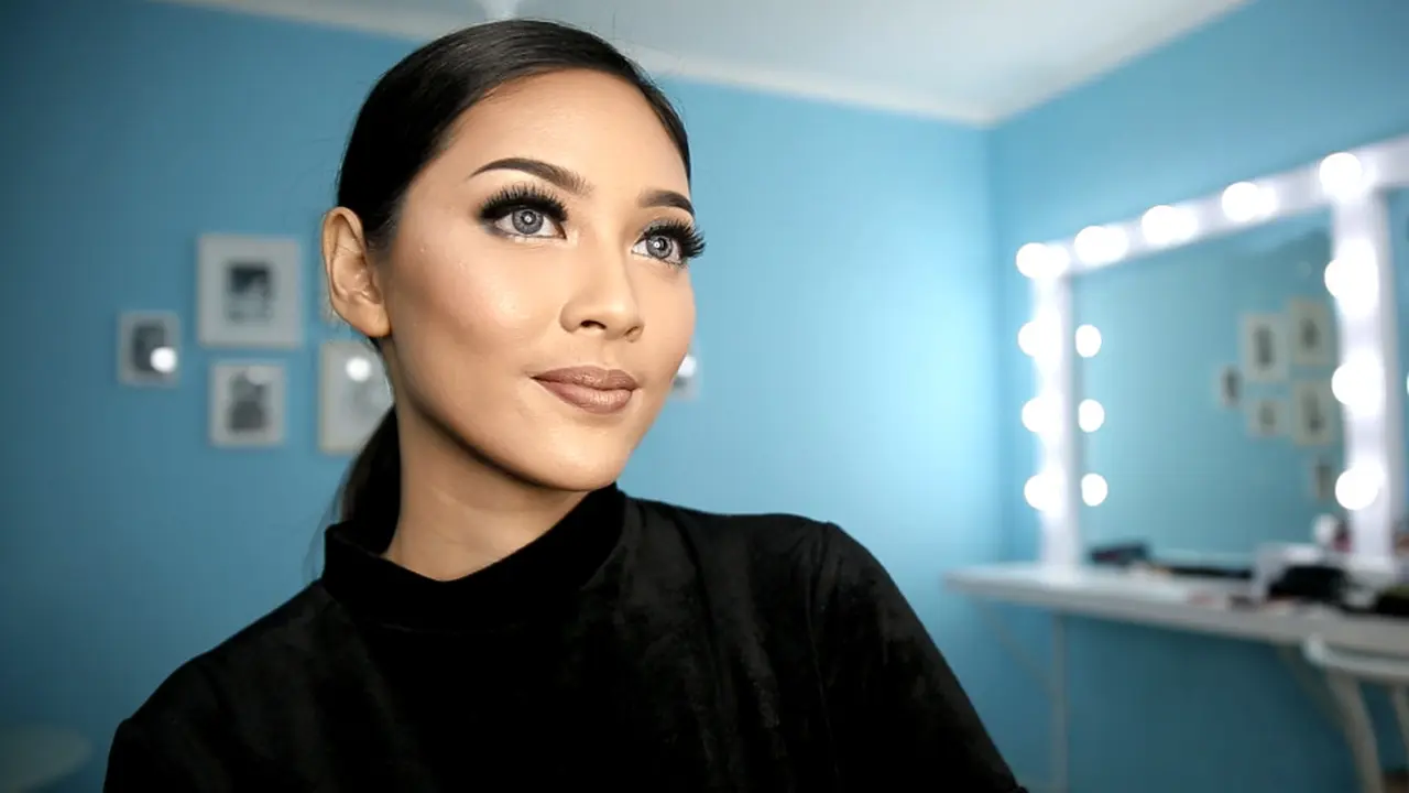 Tampil Glamor di Pesta, Ikuti Tutorial Makeup Ini