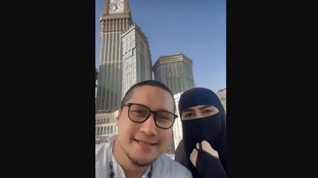 Arie Untung dan Fenita Arie di Tanah Suci (Foto: Instagram arieuntung)