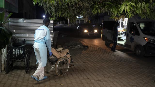 FOTO: Tim Ambulans Senegal Berjuang di Tengah Gelombang Ketiga Covid-19
