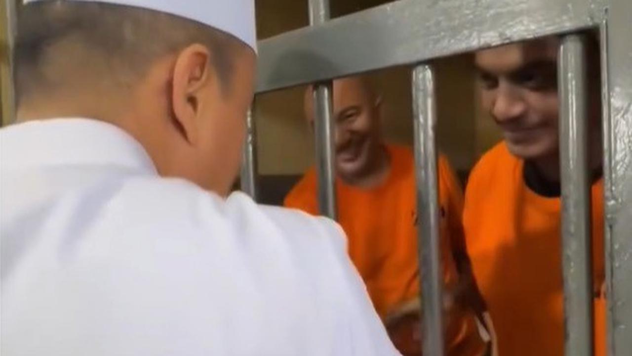 Tak Lagi Berambut Keriting, Ini 5  Potret Terbaru Vadel Badjiedeh Usai Sebulan Ditahan Polres Jaksel
