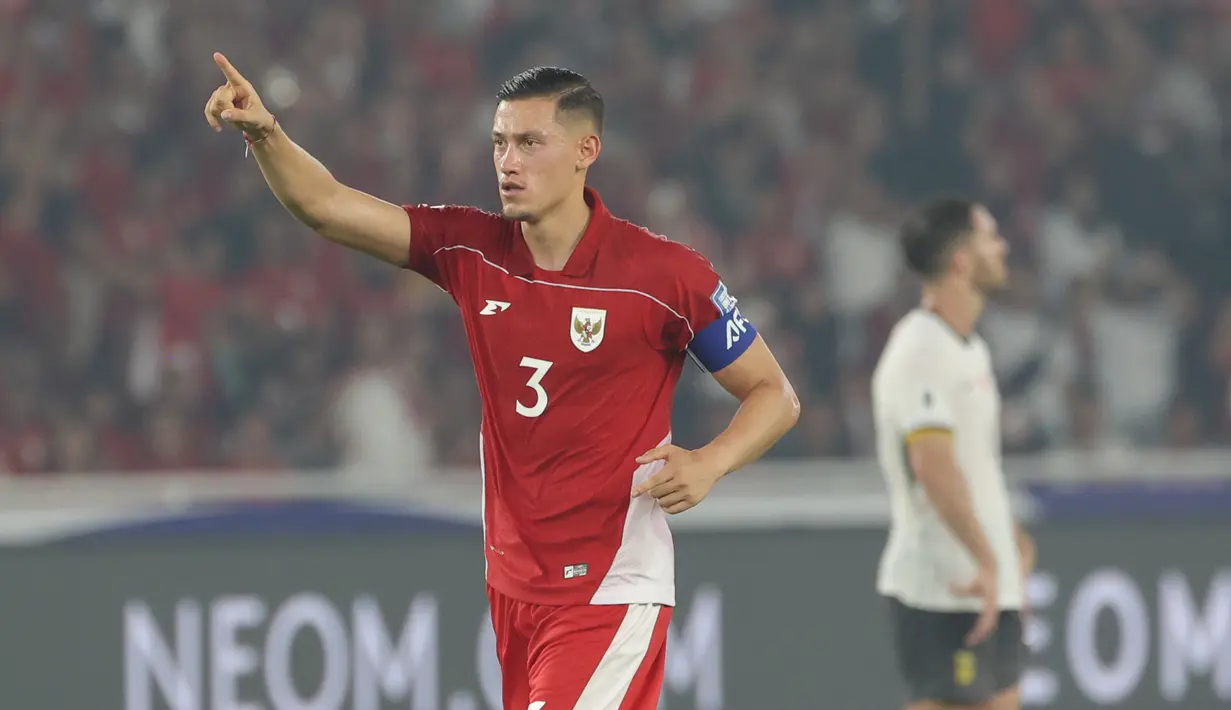<p>Ekspresi kapten Timnas Indonesia, Jay Noah Idzes, saat laga melawan China dalam laga Kualifikasi Piala Dunia 2026 zona Asia di Stadion Utama Gelora Bung Karno (SUGBK) Senayan, Jakarta, Kamis (5/6/2025). (Bola.com/M. Iqbal Ichsan)</p>
