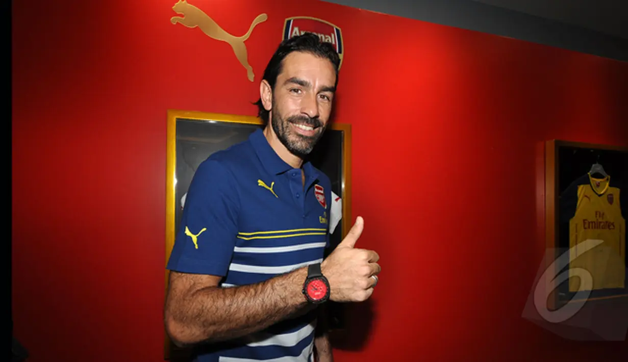 Legenda hidup Arsenal Robert Pires berniat memecahkan rekor Musem Rekor Indonesia, Kota Kasablangka, Jakarta, Jumat (23/1/2015). (Liputan6.com/Miftahul Hayat)