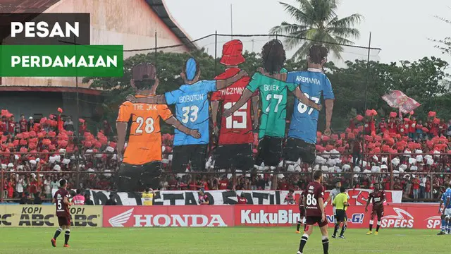 Berita video suporter PSM Makassar menghadirkan kreativitas di tribun dengan pesan perdamaian antar kelompok suporter saat laga melawan Persib Bandung dalam lanjutan Gojek Liga 1 2018 bersama Bukalapak, Kamis (24/10/2018).
