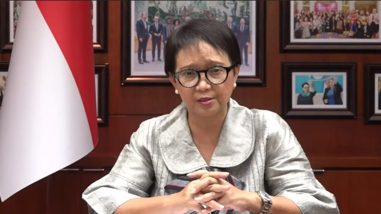 Menlu Retno Marsudi di acara Global Town Hall 2021.