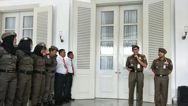 Wakil Gubernur DKi Sandiaga Uno melepas Satpol PP Perempuan untuk resmikan penutupan Disktotek