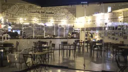 Sebuah restoran terlihat kosong di tengah merebaknya wabah coronavirus baru di Teheran, Iran (26/2/2020). Kementerian Kesehatan dan Pendidikan Kedokteran Iran pada (26/2) mengumumkan 139 orang telah terinfeksi coronavirus baru dan 19 di antaranya meninggal dalam sepekan terakhir. (Xinhua/Ahmad Halab