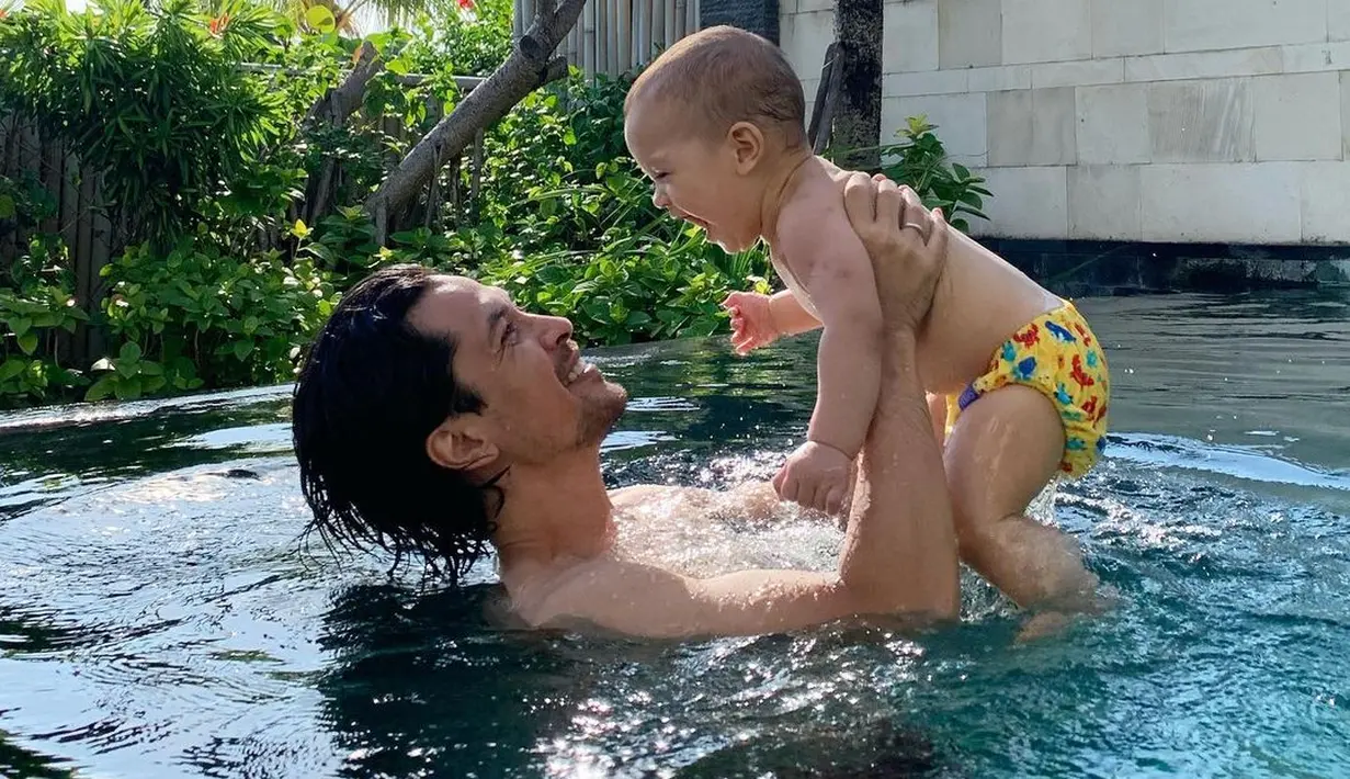 Edward Akbar Bersama Anak (Instagram/edward_akbar)