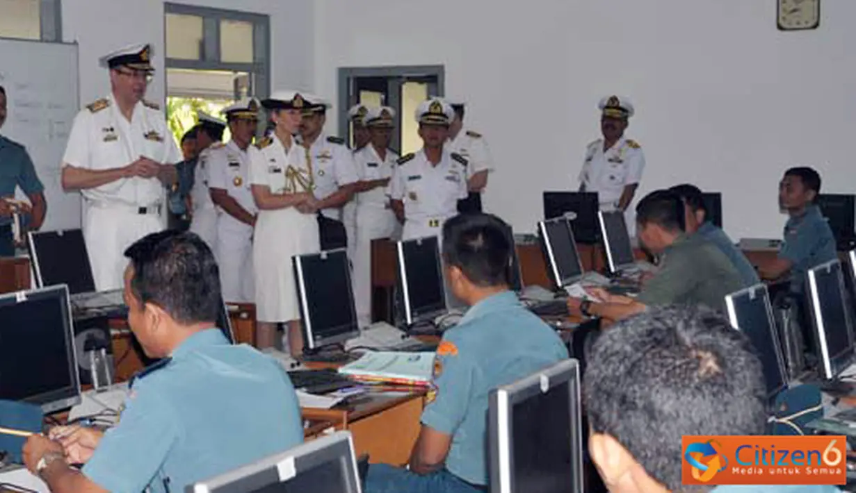 Citizen6, Surabaya: Sebelum mengunjungi Labsa, CN RAN diterima Komandan Kobangdikal Laksamana Muda TNI Djoko Teguh Wahojo di Loby Utama Ki Hadjar Dewantara, Mako Kobangdikal. (Pengirim: Penkobangdikal)