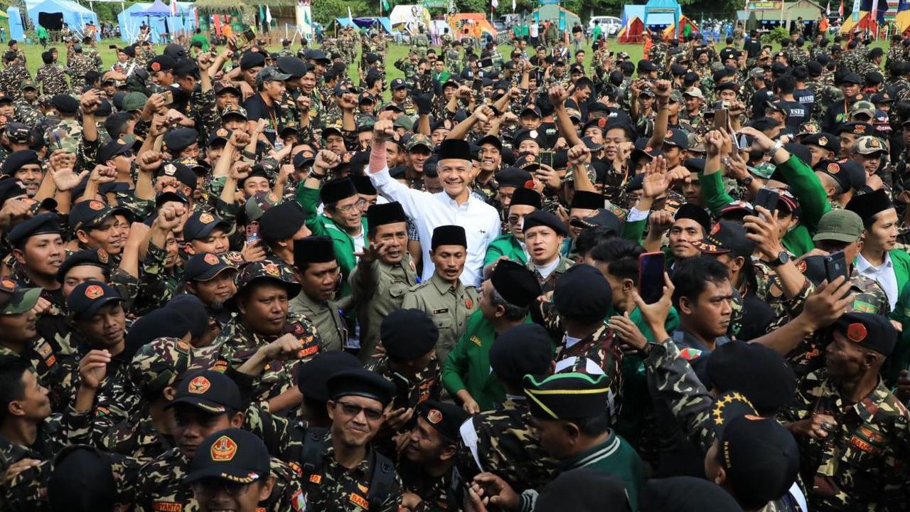 "Saya pesankan, jelang tahun politik itu teman-teman GP Ansor ikut membantu memeriksa keadaan, ikut menjaga agar damai di bumi, juga damai di dunia maya,"