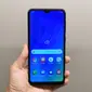 Galaxy M10 tampak depan. (Liputan6.com/ Andina Librianty)