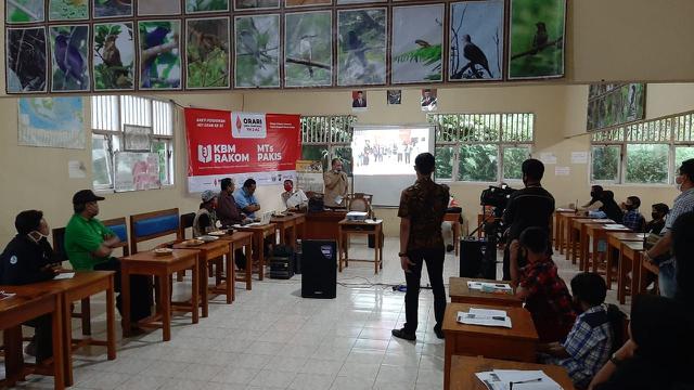Belajar Pakai Ht Di Pegunungan Banyumas Jadi Model Pembelajaran Untuk Daerah Pelosok Regional Liputan6 Com
