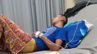 Korban berinisial RM (15) saat terbaring lemas di rumah sakit di Gorontalo (Arfandi Ibrahim/Liputan6.com)
