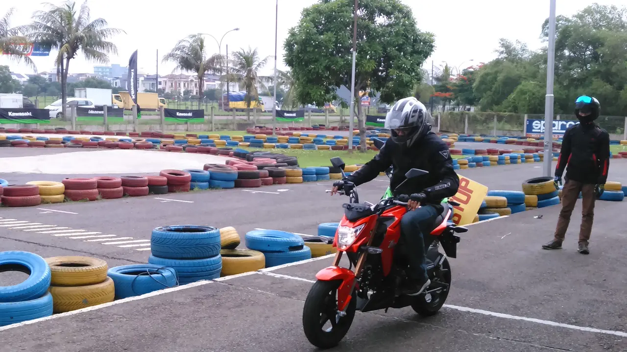 Sensasi Berkendara Si Mungil Z125 Pro di Sirkuit Karting PIK