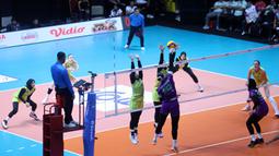JPE sukses mengalahkan Jakarta Electric PLN Mobile 3-2 (25-22, 25-22, 21-25, 18-25, 15-8) pada laga Final Four seri kedua putaran kedua di GOR Sritex Arena Solo, Minggu (12/4/2026) malam. (Dok. PBVSI)