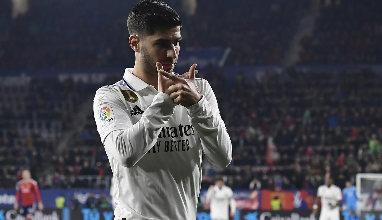 Gelandang Real Madrid, Marco Asensio melakukan selebrasi setelah mencetak gol ke gawang Osasuna pada pertandingan lanjutan La Liga Spanyol di stadion El Sadar di Pamplona, Spanyol, Minggu (19/2/2023). Tambahan tiga angka membuat Madrid kini mengoleksi 51 poin. (AP Photo/Alvaro Barrientos)