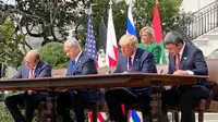 Presiden AS Donald Trump dan perwakilan Israel, Bahrain, dan Uni Emirat Arab menandatangani Perjanjian Abraham di Gedung Putih. Dok: Twitter Ivanka Trump @ivankatrump