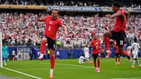 Harry Kane (9) dari Inggris merayakan gol kedua mereka bersama Jude Bellingham (10) dari Inggris selama pertandingan Grup L Piala Dunia antara Panama dan Inggris di East Rutherford, N.J., dekat New York, Minggu, 28 Juni 2026. (AP Photo/Steve Luciano)