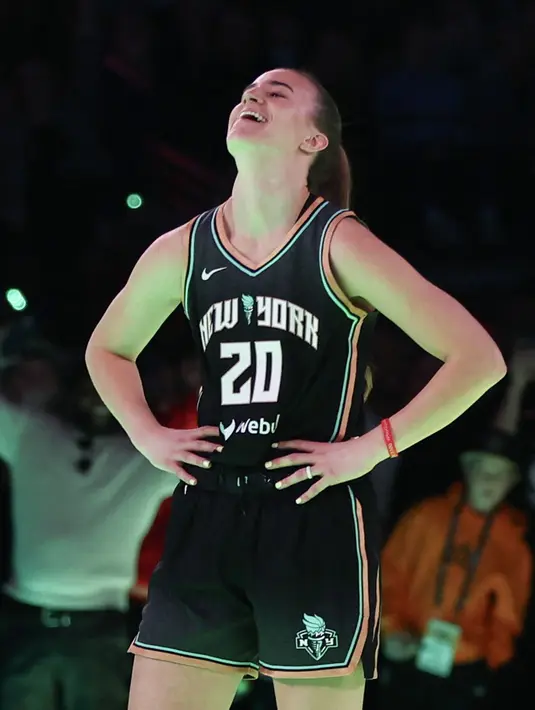 Ekspresi kecewa pemain New York Liberty setelah Three Point Contest NBA All Star 2024 di Gainbridge Fieldhouse, Indianapolis, Amerika Serikat, Minggu (18/2/2024) WIB. (AFP/Getty Images/Stacy Revere)