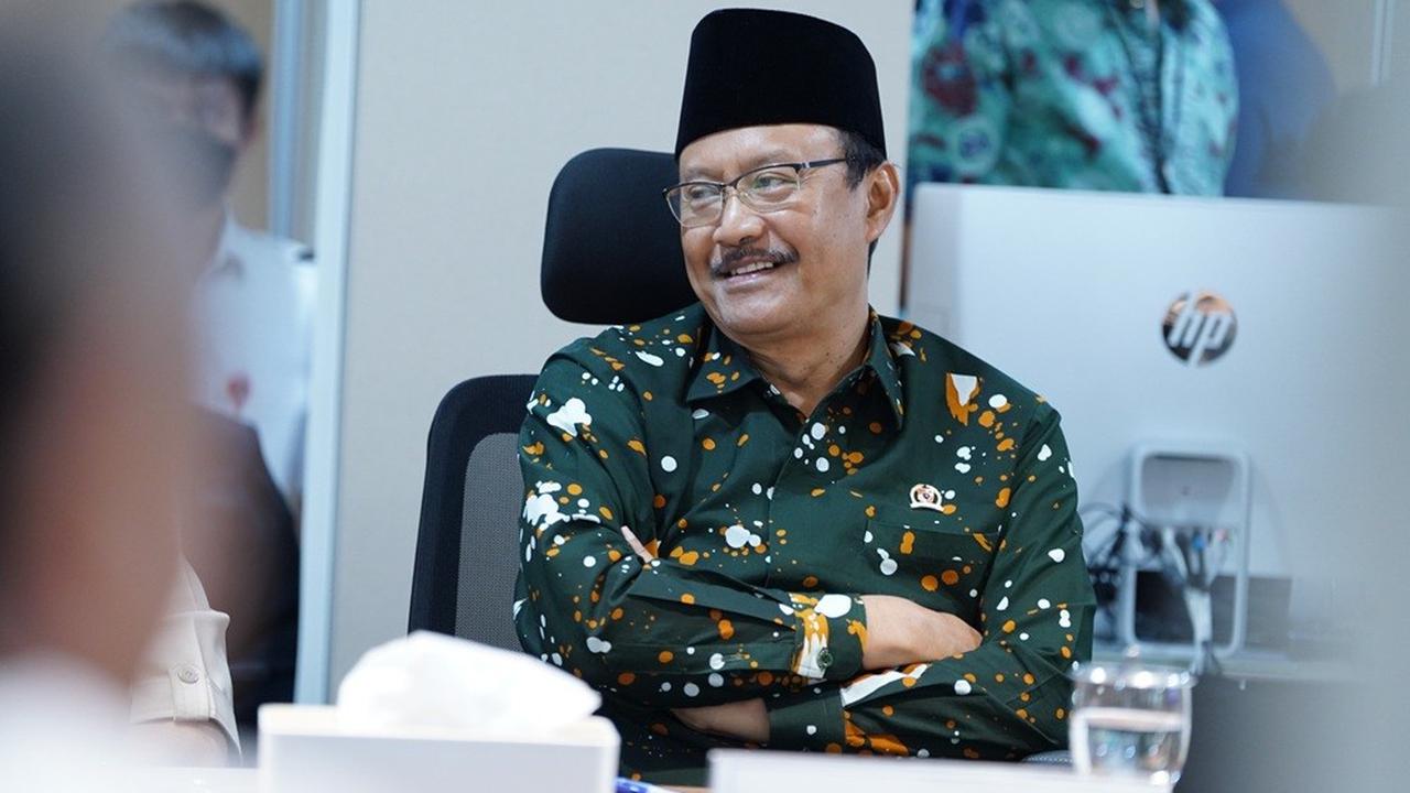 Gus Ipul usai menghadiri Rapat Pleno Perdana Komite Percepatan Transformasi Digital Pemerintah di Kantor DEN