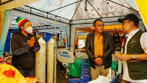 Pasien Gempa NTT Dirawat di Tenda, Pemerintah Siapkan RS Lapangan