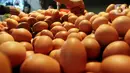 Telur ayam ras yang dijual di Pasar Kebayoran Lama, Jakarta, Minggu (5/3/2023). Dinas Ketahanan Pangan, Kelautan, dan Pertanian (DKPKP) DKI Jakarta menyampaikan bahwa terdapat peningkatan permintaan kebutuhan pangan masyarakat jelang Ramadan 2023. (Liputan6.com/Johan Tallo)
