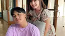 Bukan cuma Putri Delina, Riesca Rossianna juga sempat foto bersama Rizky Febian. (FOTO: instagram.com/riesca_rose_)