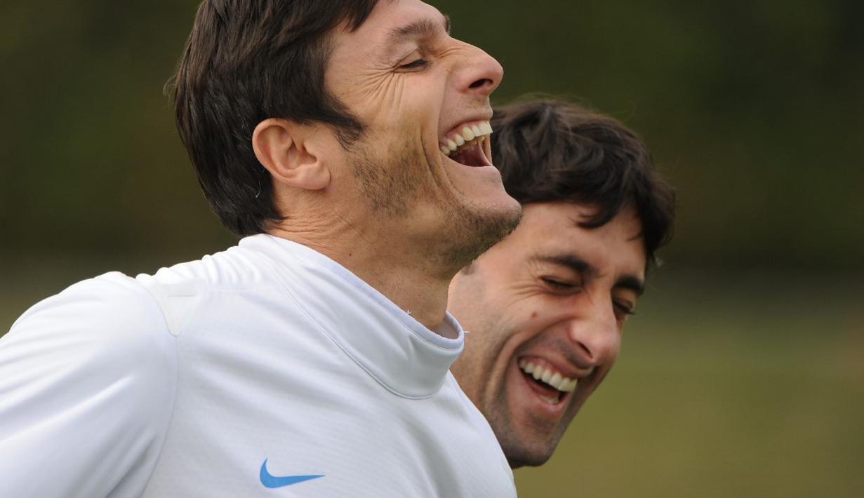 Sikapnya itulah yang membuat mantan kapten timnas Argentina ini meraih banyak prestasi. Satu dari sekian prestasinya adalah berhasil membawa Inter Milan menuju puncak kesuksesan dengan meraih trebel winner pada tahun 2010. (AFP/Olivier Morin)