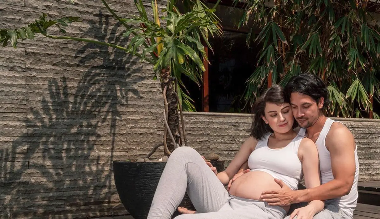 Kimberly Ryder dan Edward Akbar (Instagram/edward_akbar)