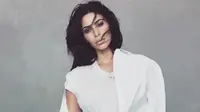 Melalui akun Instagram-nya, Kim Kardashian kembali menggoda netizen dengan foto telanjang.