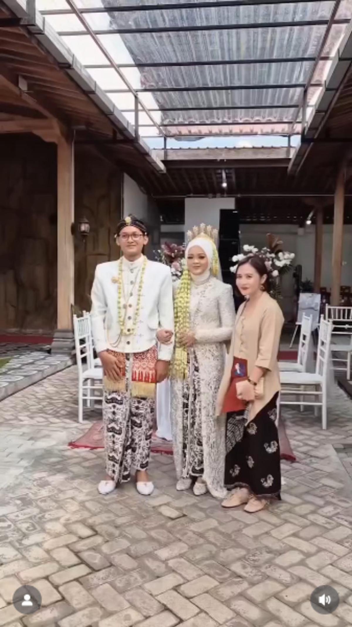 Potret Prilly Latuconsina Jadi Pengiring Pengantin di Nikahan Fans, Banjir Pujian