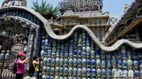 Rumah Ini Terbuat dari 400 Juta Keping Porselen dan Vas Kuno