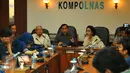 Panitia Seleksi Komisioner Kompolnas mengumumkan perpanjangan pendaftaran calon anggota Kompolnas di Jakarta, Senin (15/2). Masa penerimaan calon komisioner lembaga pengawas kepolisian itu diperpanjang hingga 29 Februari 2016. (Liputan6.com/Faisal R Syam)