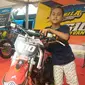 Giovan, salah satu pembalap cilik yang mengikuti kompetisi MXGP 2019 di Palembang (Liputan6.com / Nefri Inge)