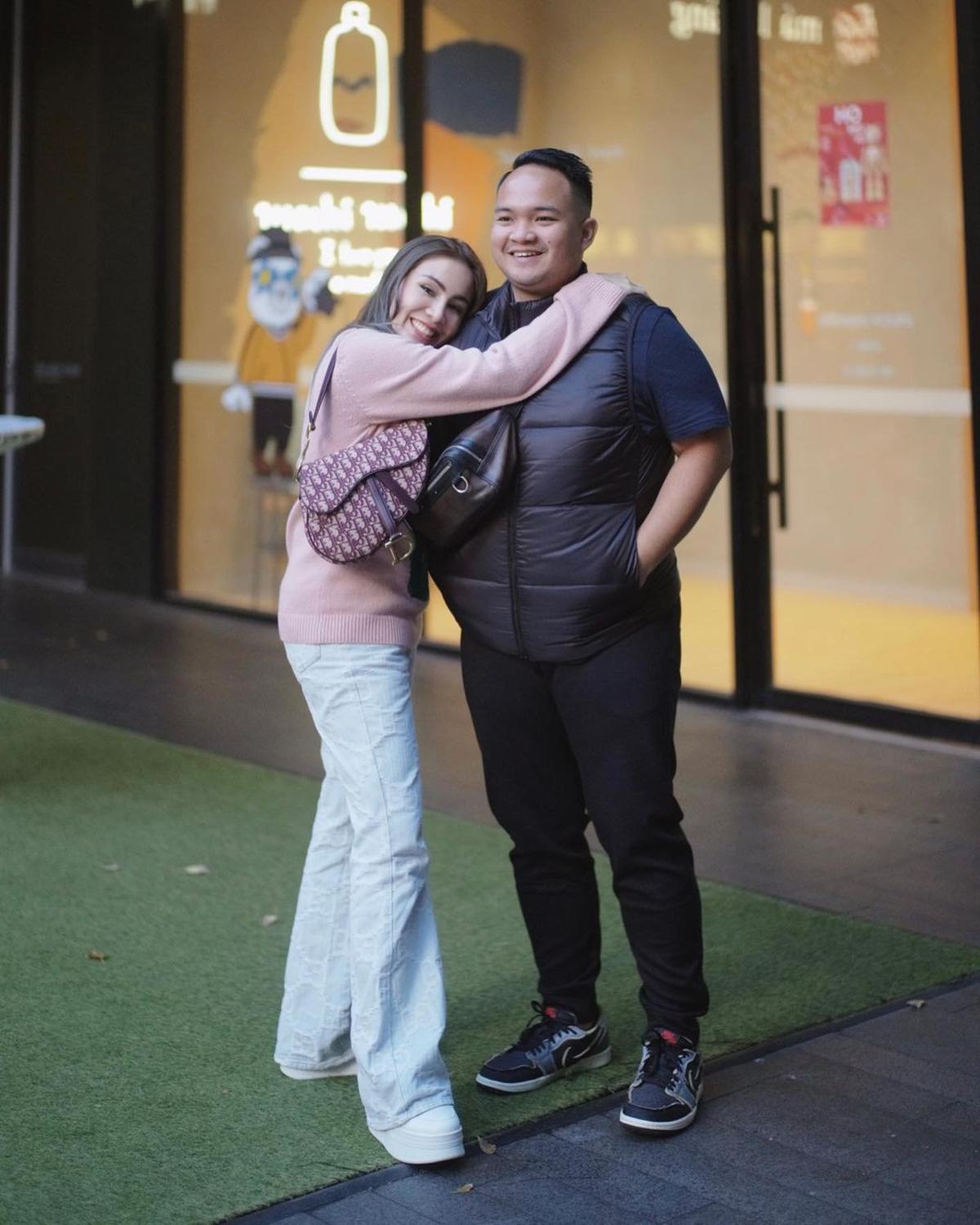 Kehidupan Mewah Suami Momo Geisha yang Beri Hadiah Lapangan Futsal untuk Anak hingga 20 ART di Rumah