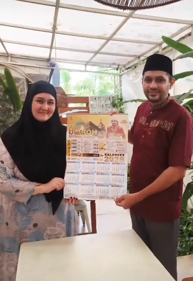 7 Potret Talitha Curtis berhijab saat ikut kajian, bahagia dapat tiket umrah