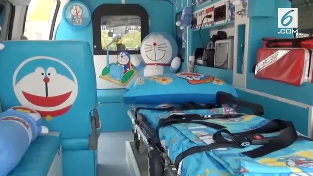 Sebuah lembaga nirlaba di Thailand menciptakan ambulans unik. Interior ambulans disulap dengan pernak-pernik Doraemon.